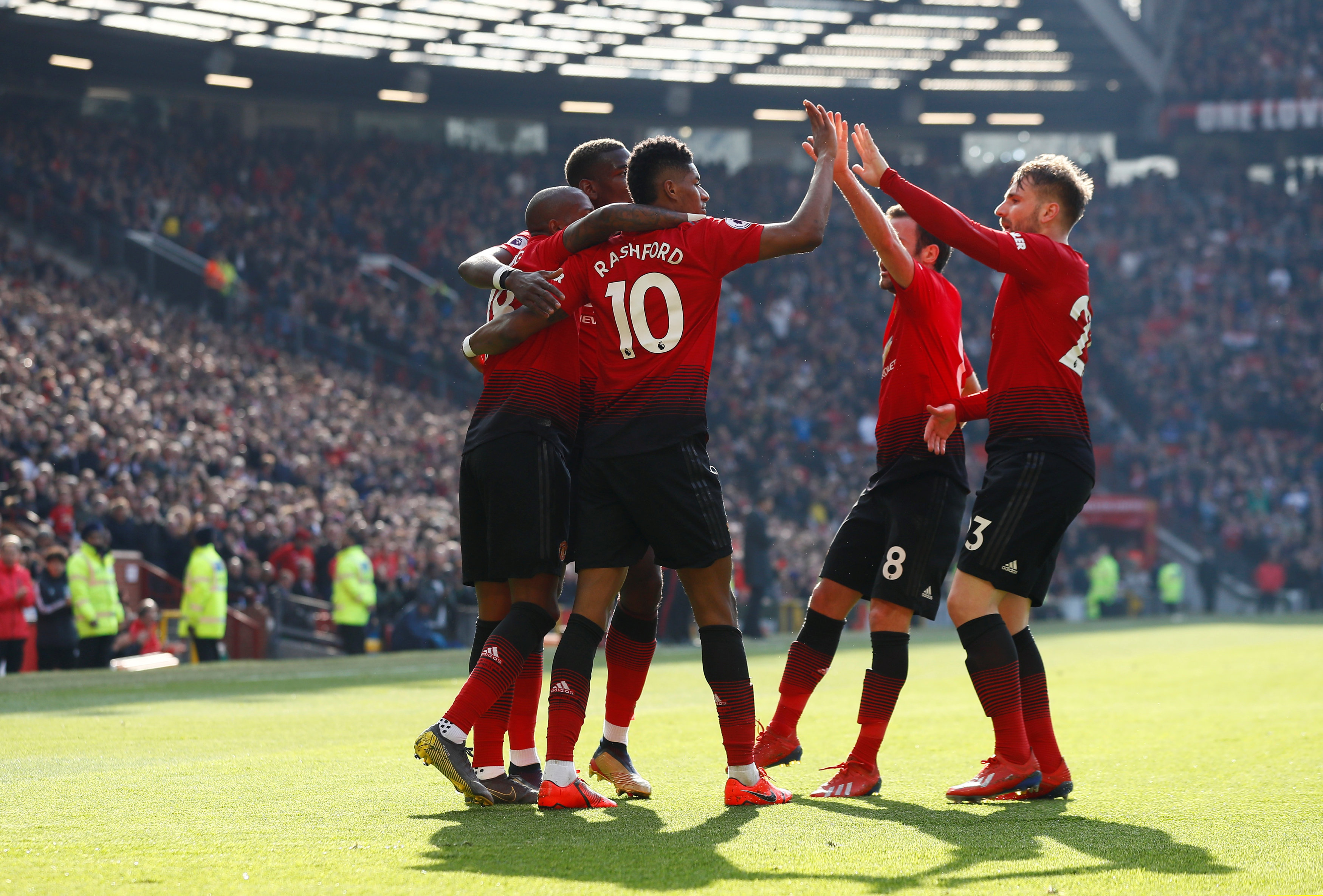 湖人惜败森林狼詹皇极限三分踩线绝平不中浓眉